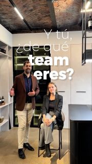 ¿Eres team claros o team oscuros? 🤍🖤

Los colores no solo visten tu hogar, también influyen en la luz, la sensación de amplitud y la personalidad de cada espacio.

Hoy 🧔🏻‍♂️ Pau y Sonia 👩🏼 se enfrentan al duelo de colores… ¿con cuál te quedas?

✨ Descubre más ideas de color y combinaciones en nuestra web: www.dsingular.com
.
.
.
Ets team clars o team foscos? 🤍🖤

Els colors no només vesteixen casa teva, també influeixen en la llum, la sensació d’amplitud i la personalitat de cada espai.

Avui el 🧔🏻‍♂️ Pau i la Sonia 👩🏼 s’enfronten al duel de colors… amb quin et quedes?

✨ Descobreix més idees de color i combinacions a la nostra web: www.dsingular.com

#coloreshogar #tendenciacolores #interiorismo #reformeslleida #dsingularlleida inspohome