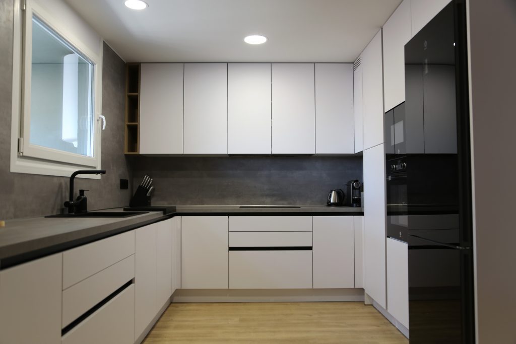 Cocina abierta en forma de U.