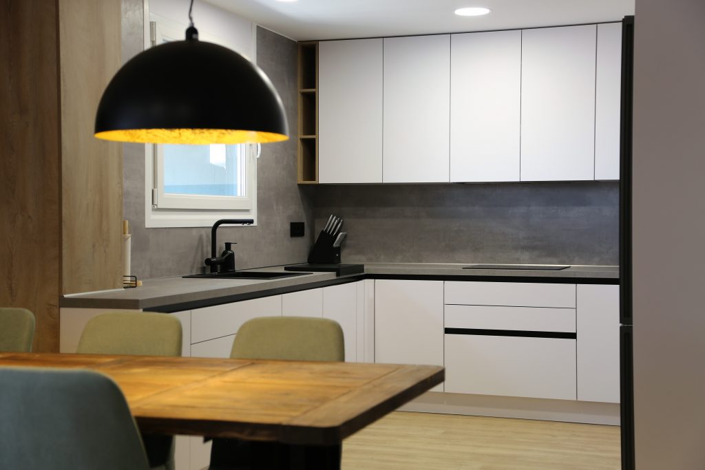 Espacios compartidos con una cocina abierta al salón.
